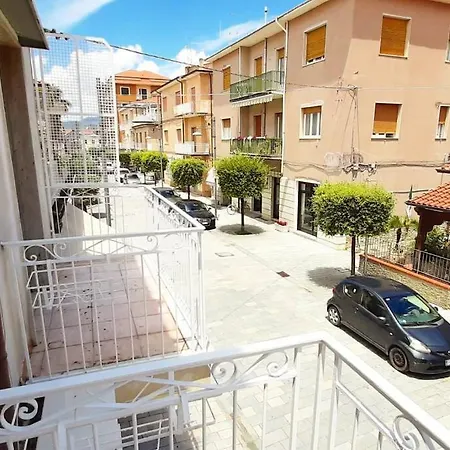 Apartman Elea 77 *